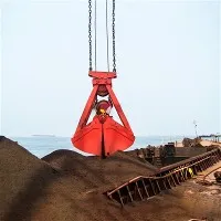 How does the design of a four rope grab bucket improve its performance?